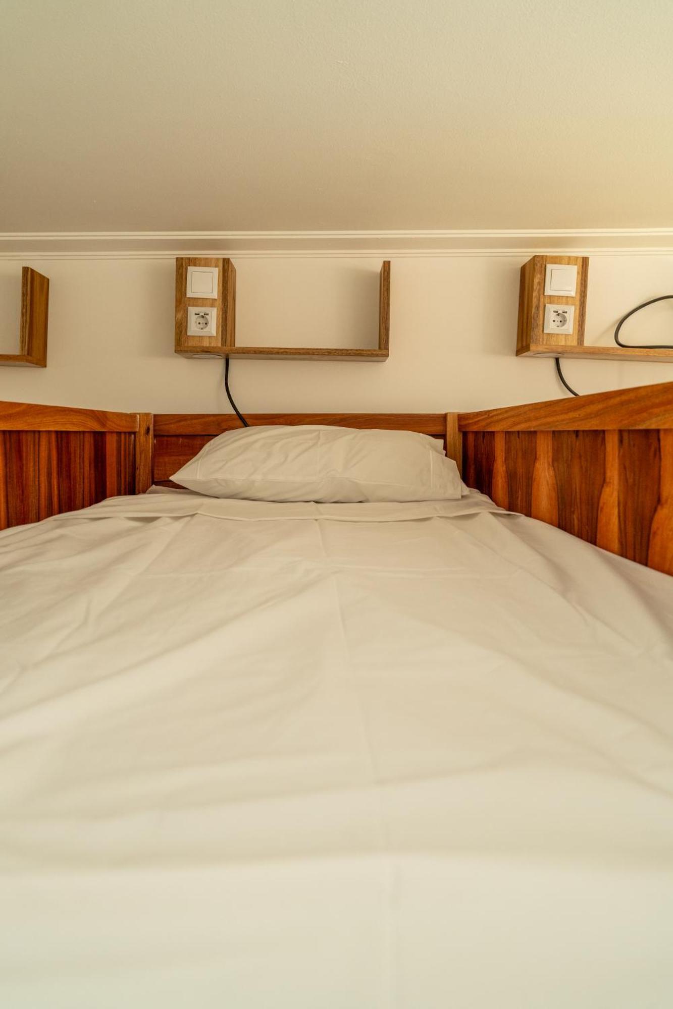 Lisbon Surf Hostel Каркавелуш Экстерьер фото